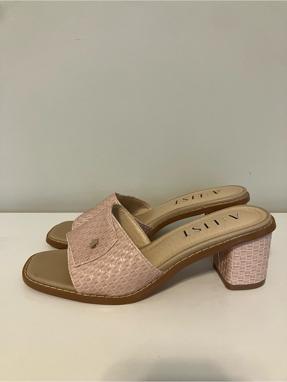 A List heeled sandals